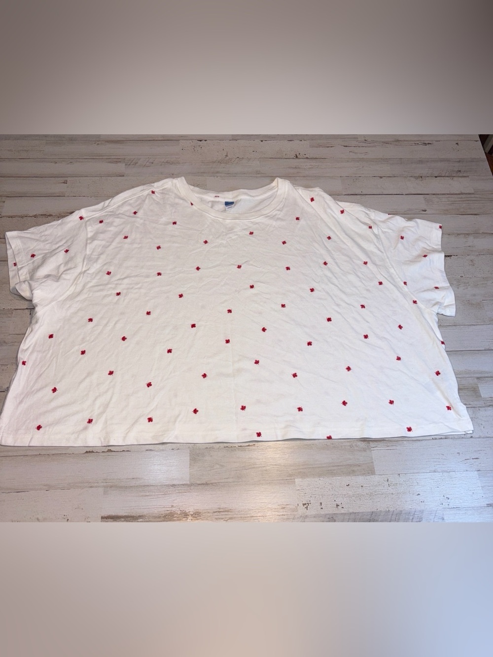Old Navy Oversized Cropped White Tee with Small Red Leaves Print Size 3X